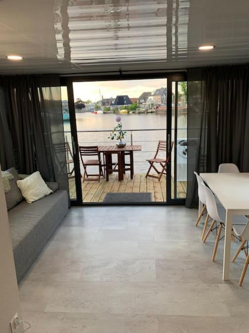 Unique New Houseboat Moored 4 Apartment Zwartsluis Bagian luar foto