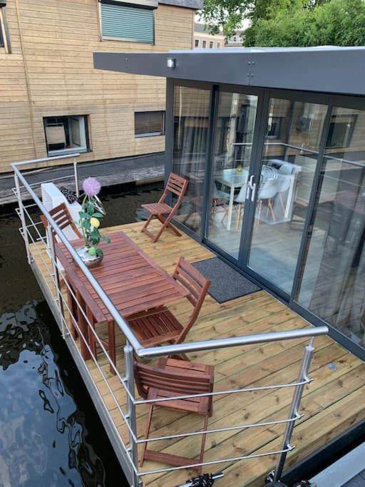 Unique New Houseboat Moored 4 Apartment Zwartsluis Bagian luar foto
