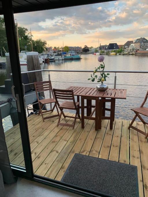Unique New Houseboat Moored 4 Apartment Zwartsluis Bagian luar foto